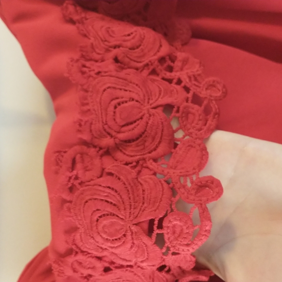 Red dress - Picture 2 of 2